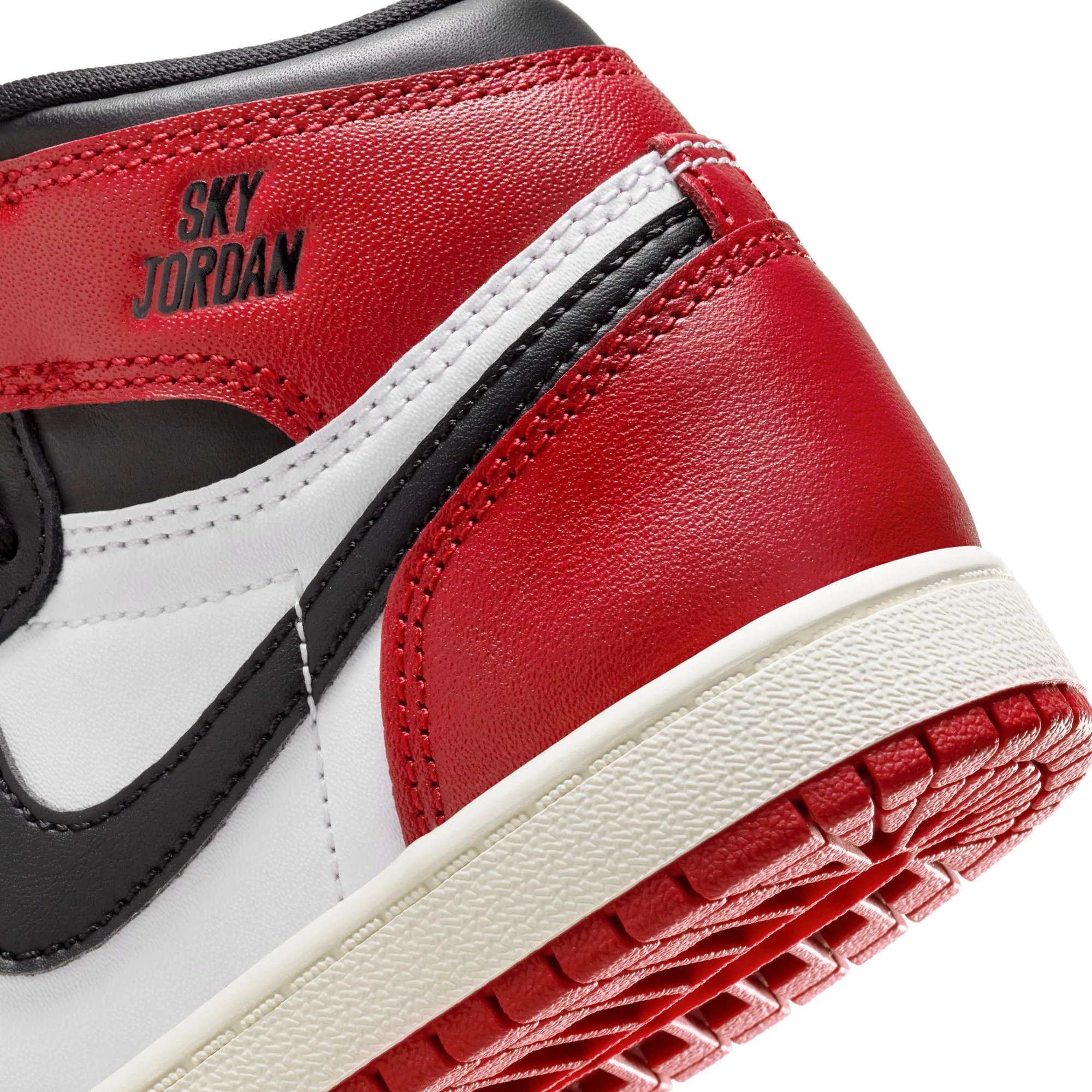 Air Jordan 1 Little Kids High OG Shoes - Image 4