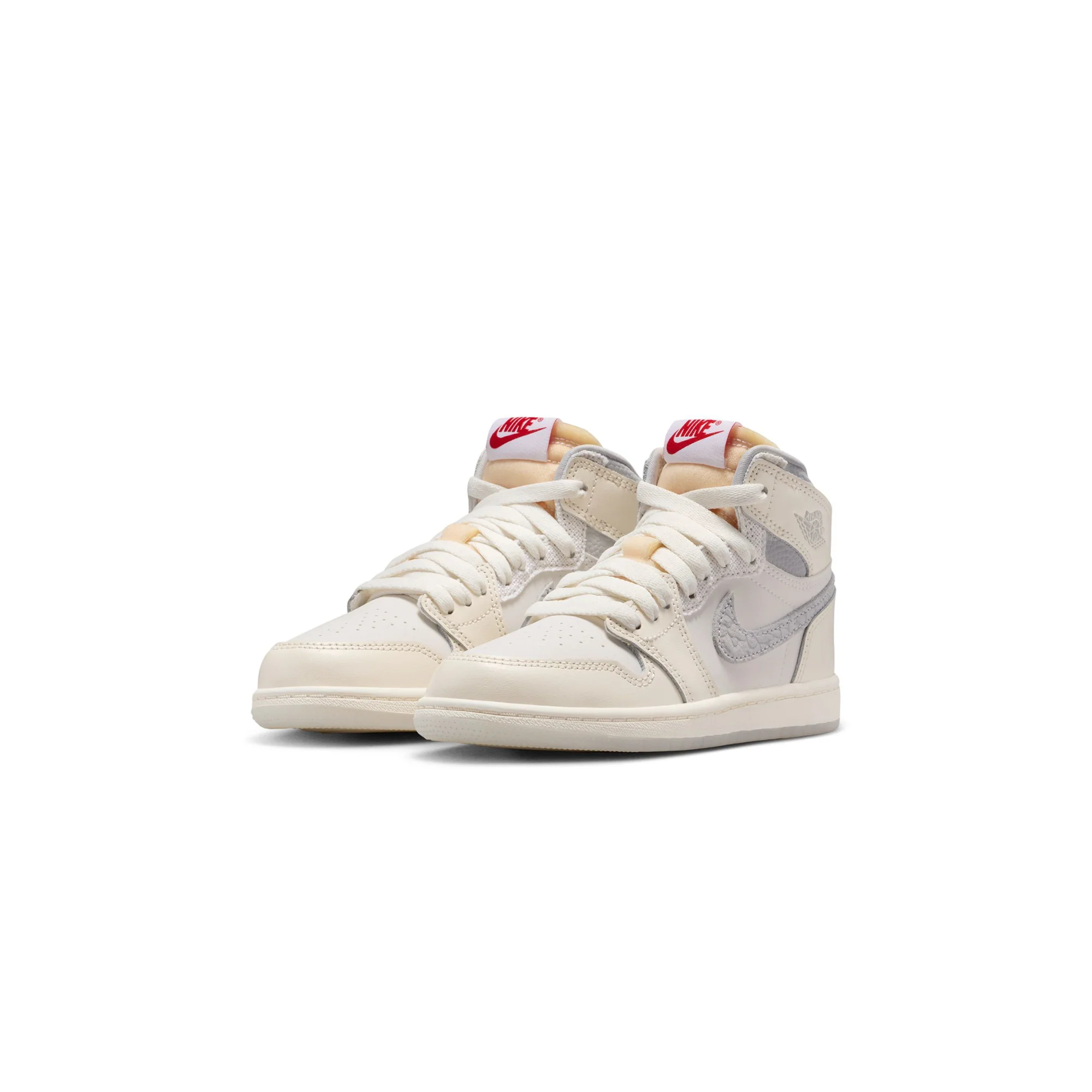 Air Jordan 1 Little Kids Retro High OG Shoes - Image 2