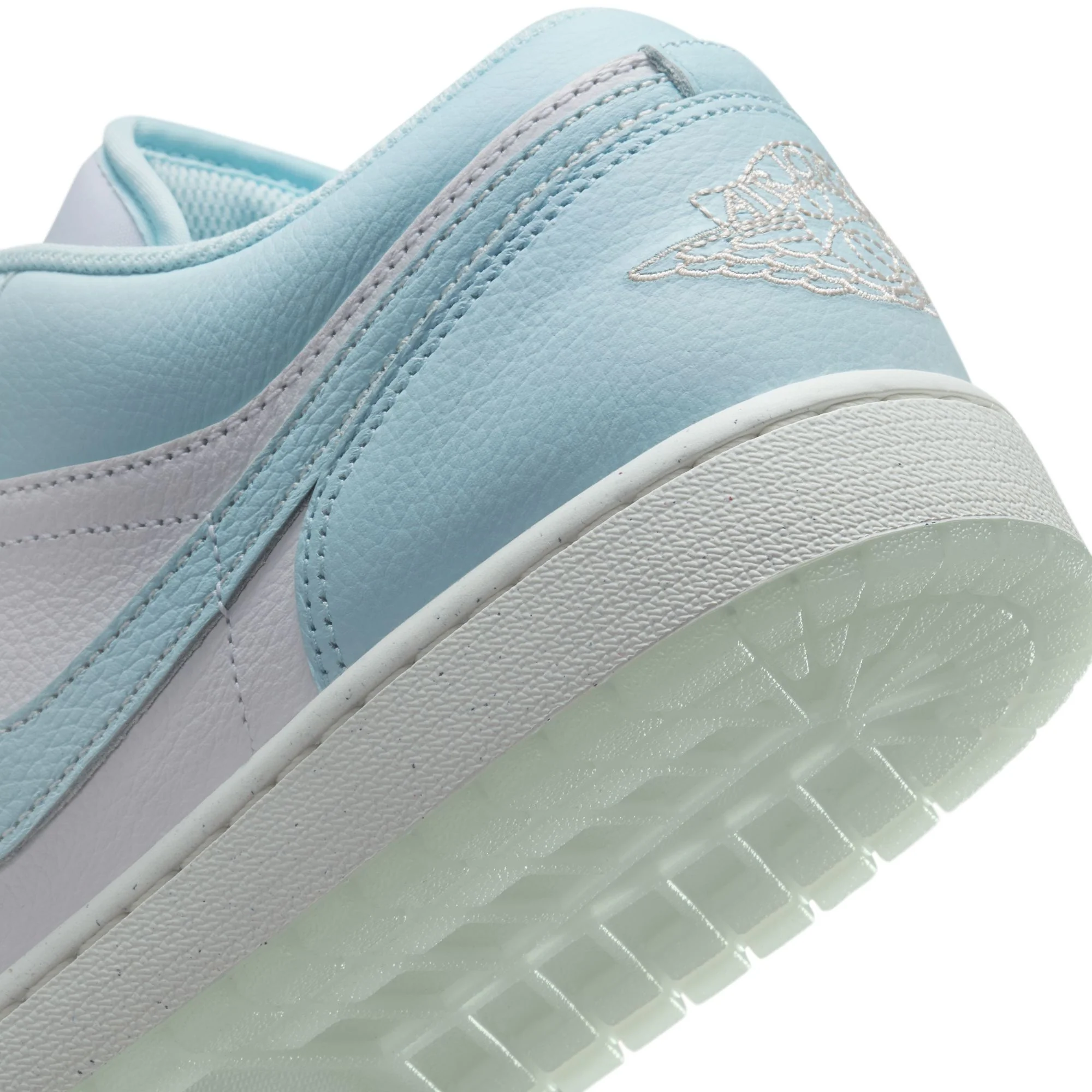 Air Jordan 1 Low SE Shoes - Image 4