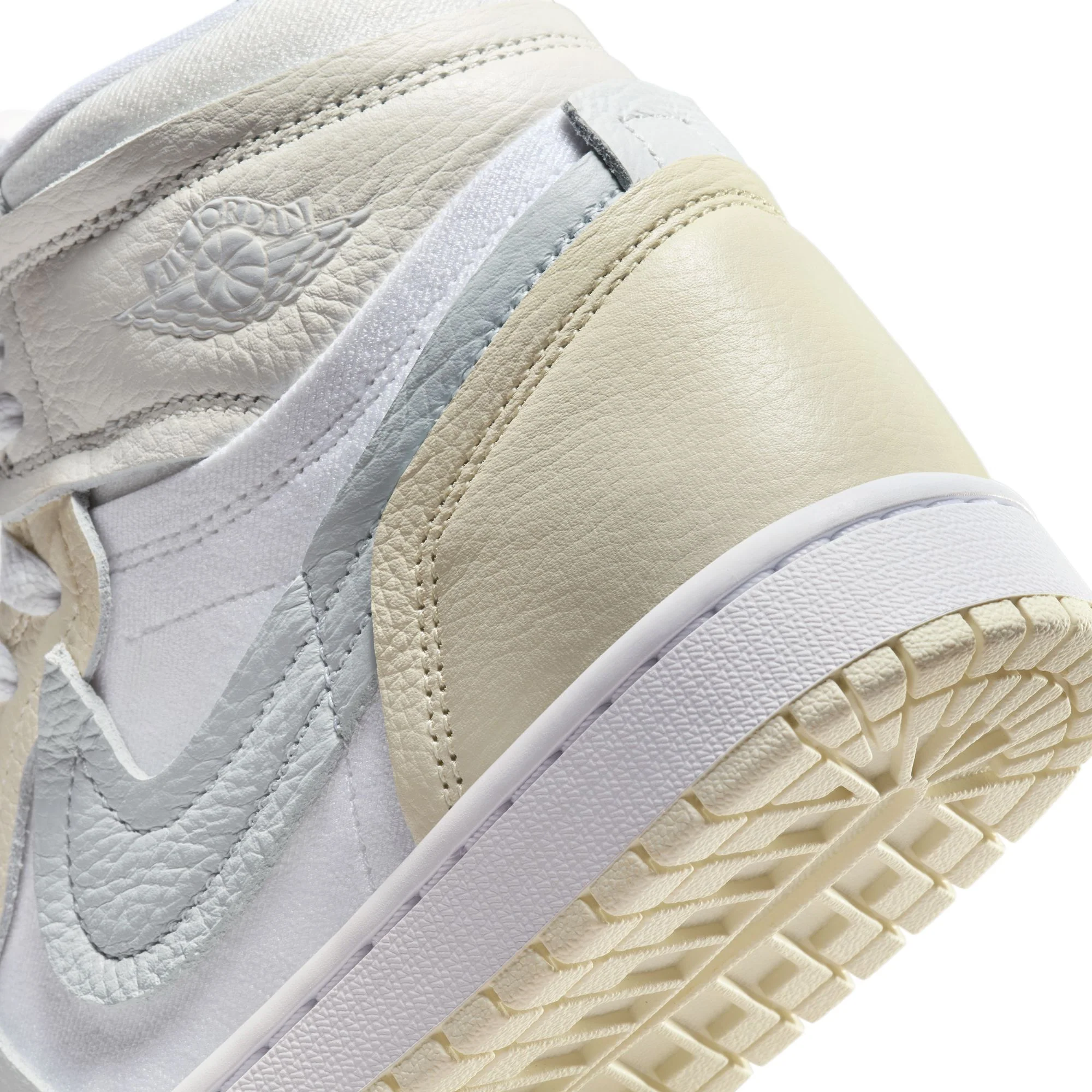 Air Jordan 1 Womens High MM Shoes - Image 4