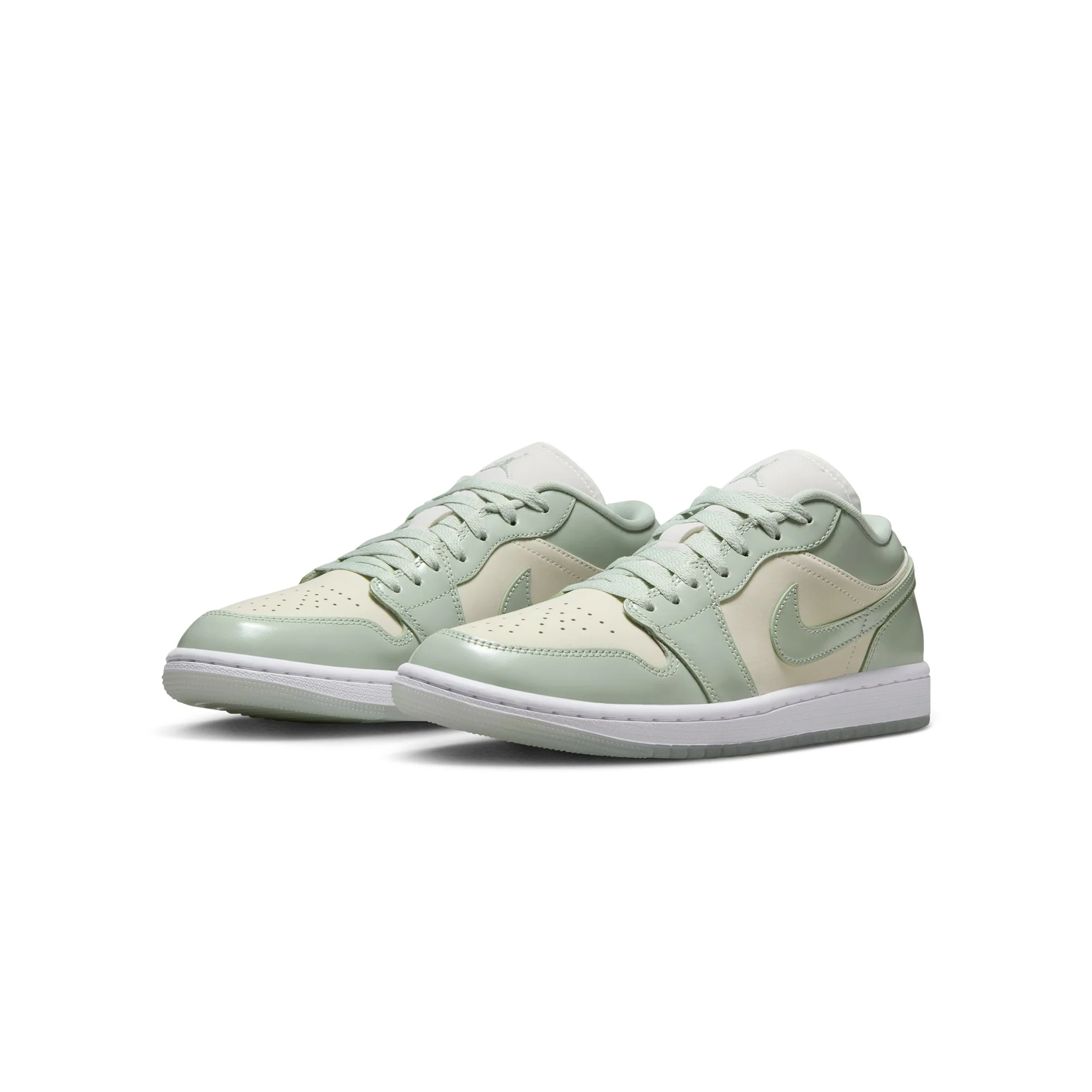 Air Jordan 1 Womens Low SE Shoes - Image 2