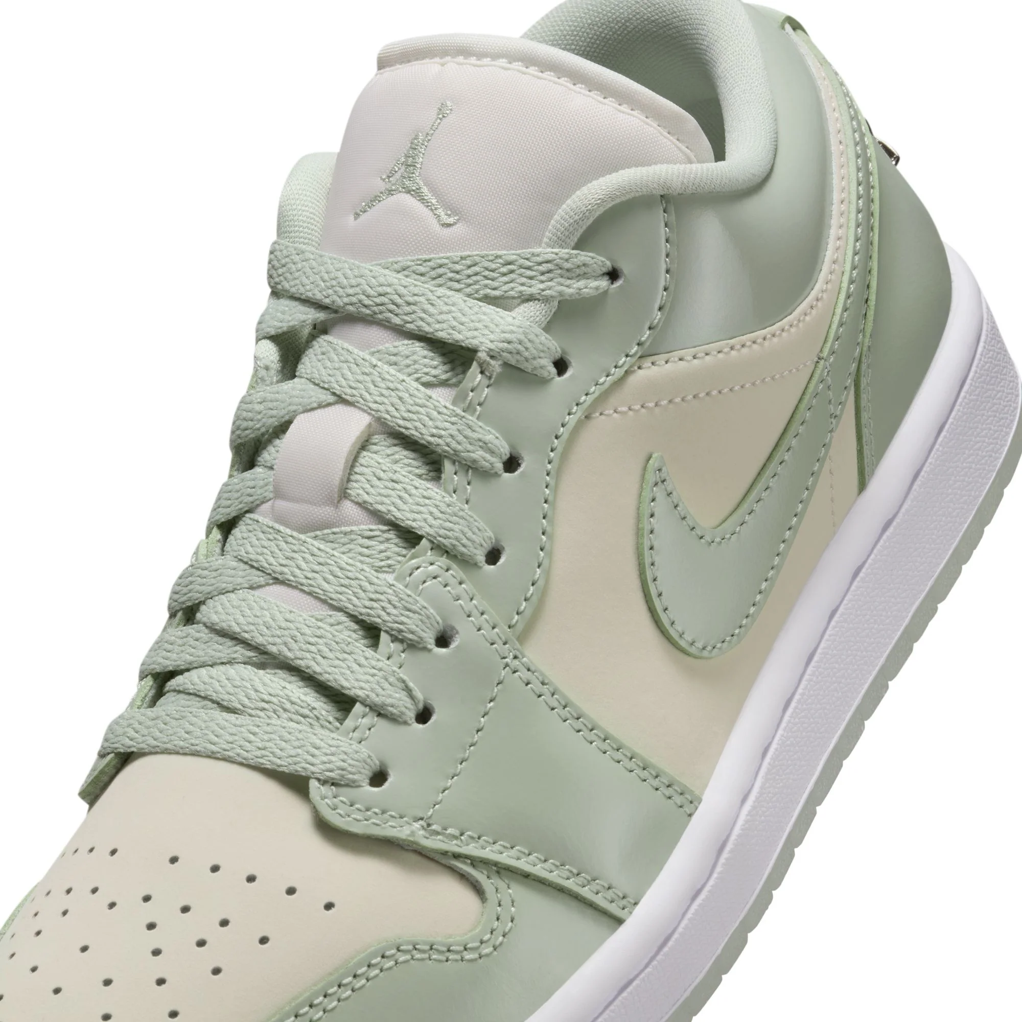 Air Jordan 1 Womens Low SE Shoes - Image 4