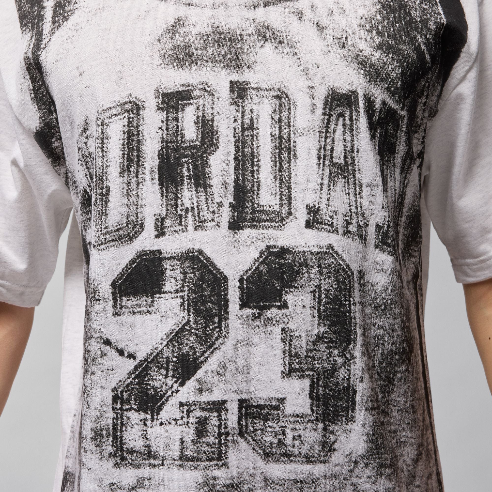 Air Jordan Mens Brooklyn Collegiate Graphic Tee - Image 4