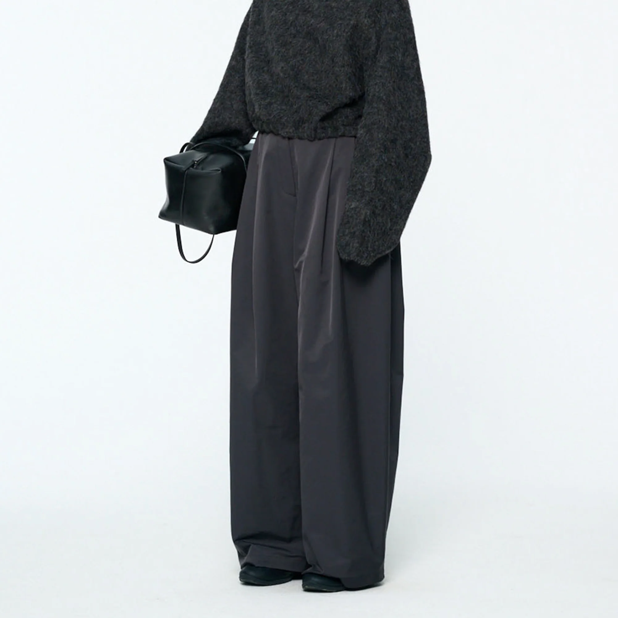 Amomento Womens Two Tuck Ballon Pants - Image 4