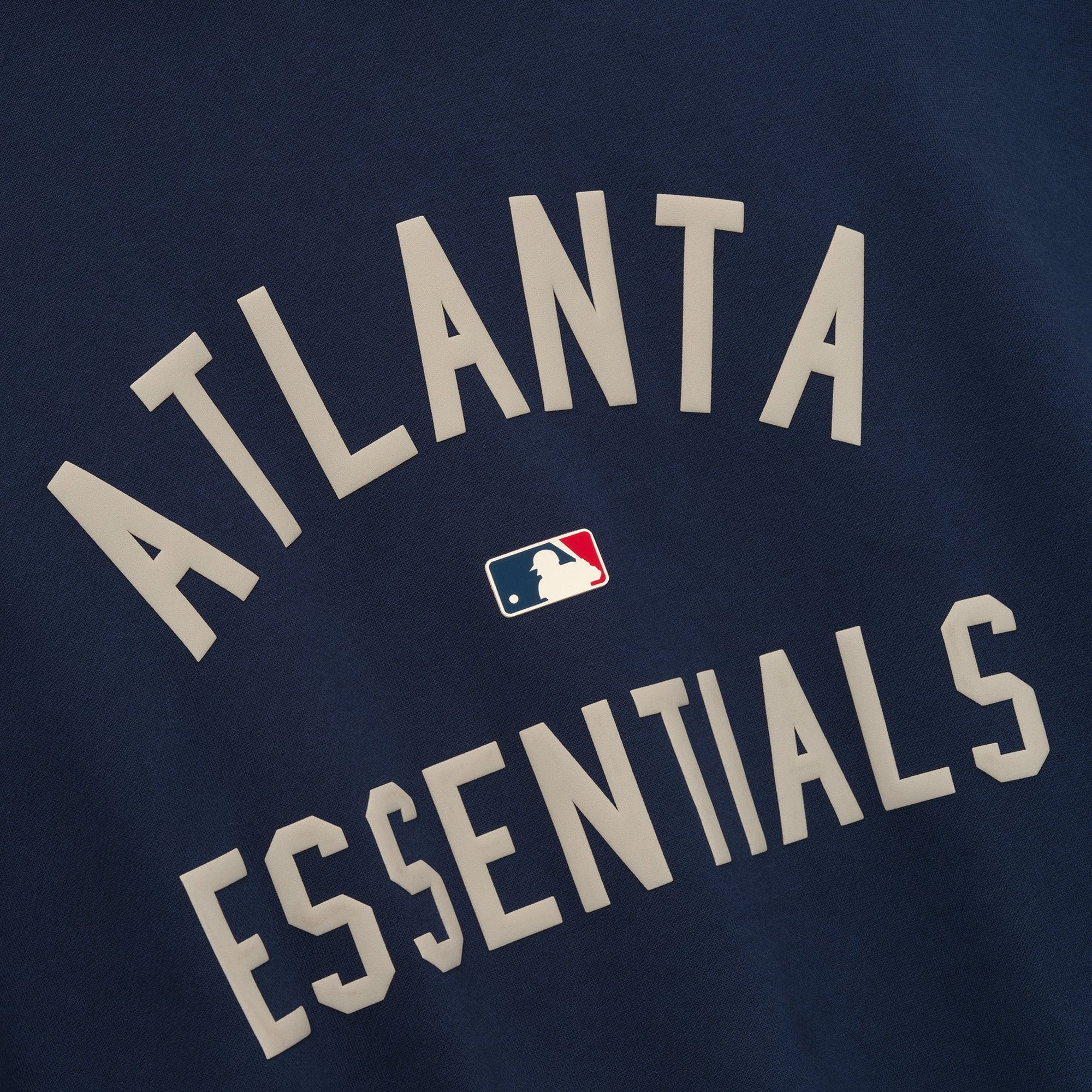 Fear of God ESSENTIALS x MLB Mens Braves Sport Fit Pullover Hoodie - Image 3