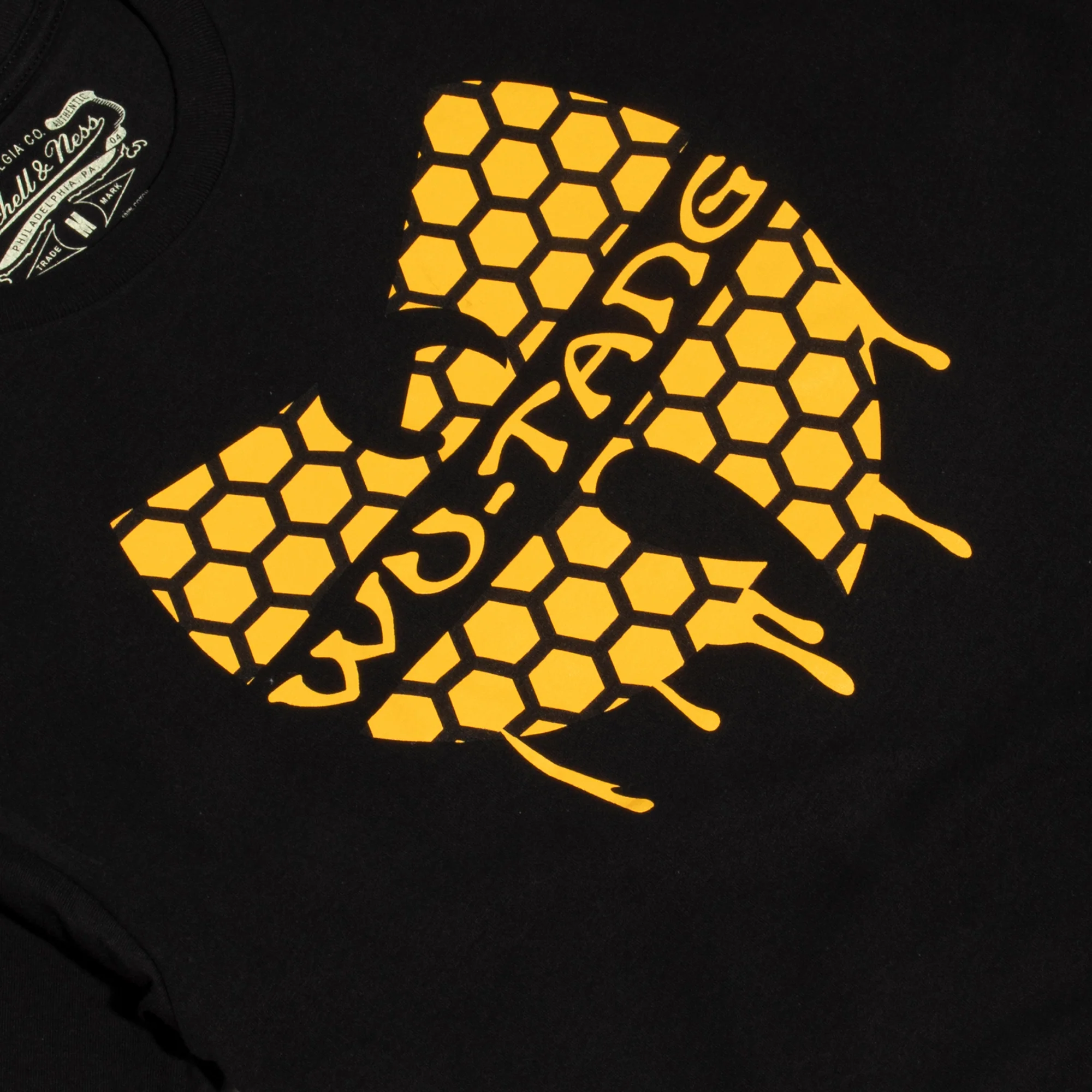 Mitchell & Ness x Extra Butter x Hulu Mens Wu Tang Honeycomb Tee 'Black' - Image 2