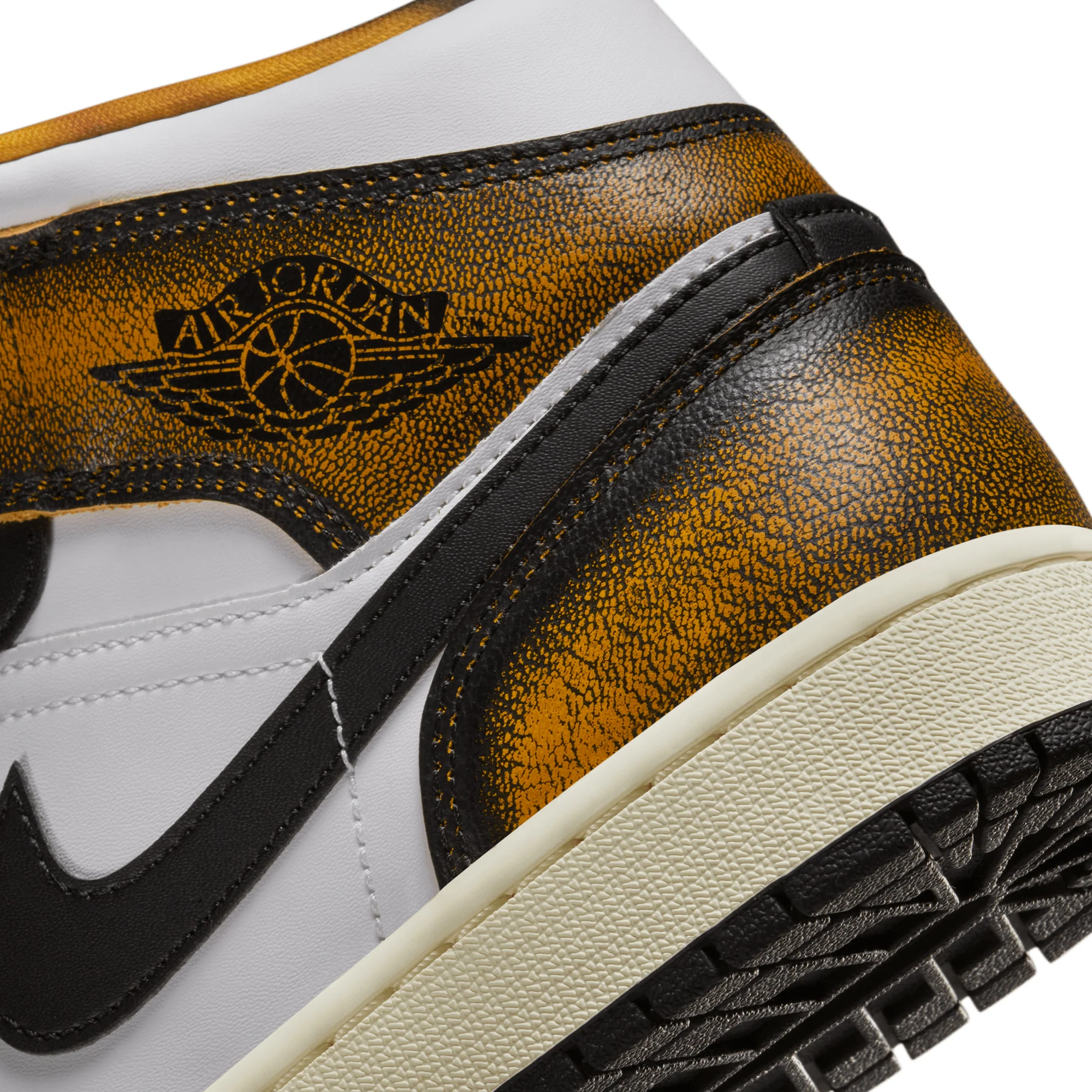 Air Jordan 1 Mens Mid SE Shoes - Image 4