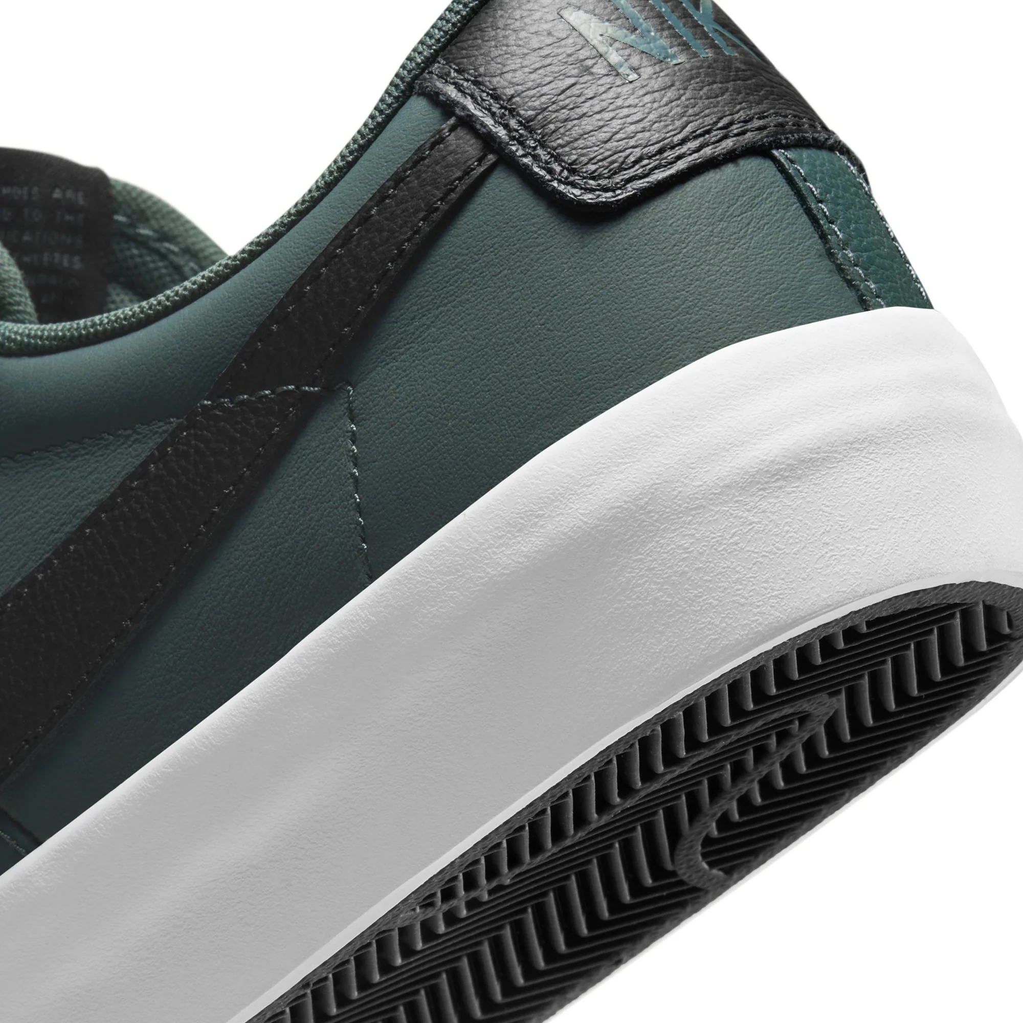 Nike SB Mens Blazer Low Pro GT Shoes - Image 4