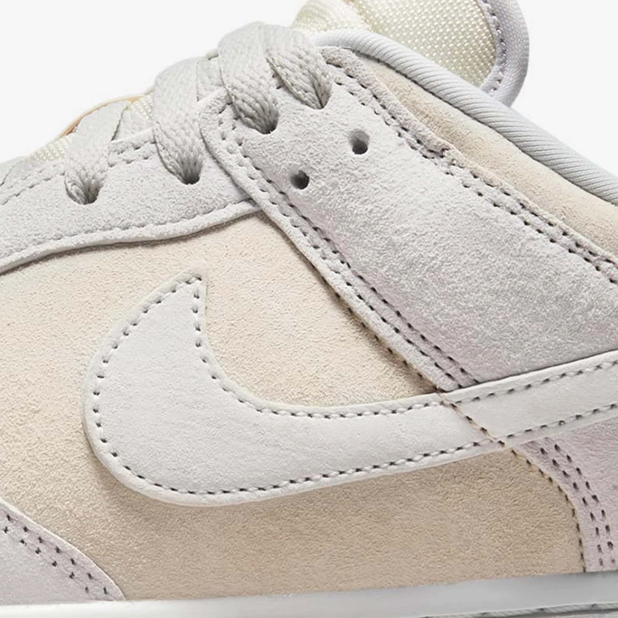 Nike Mens Dunk Low Retro Premium Shoes - Image 4