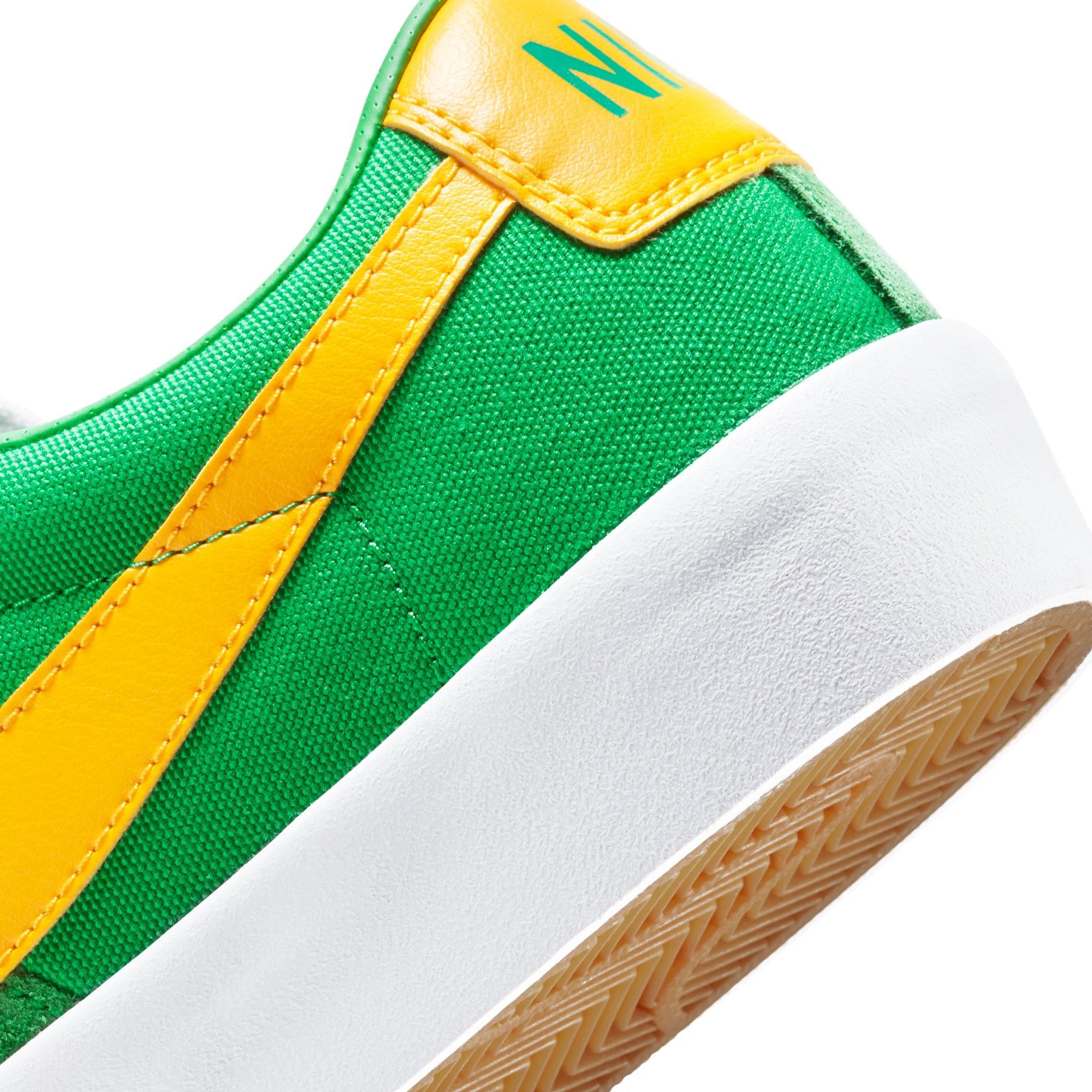 Nike Mens SB Zoom Blazer Low Pro GT Shoes 'Lucky Green' - Image 4