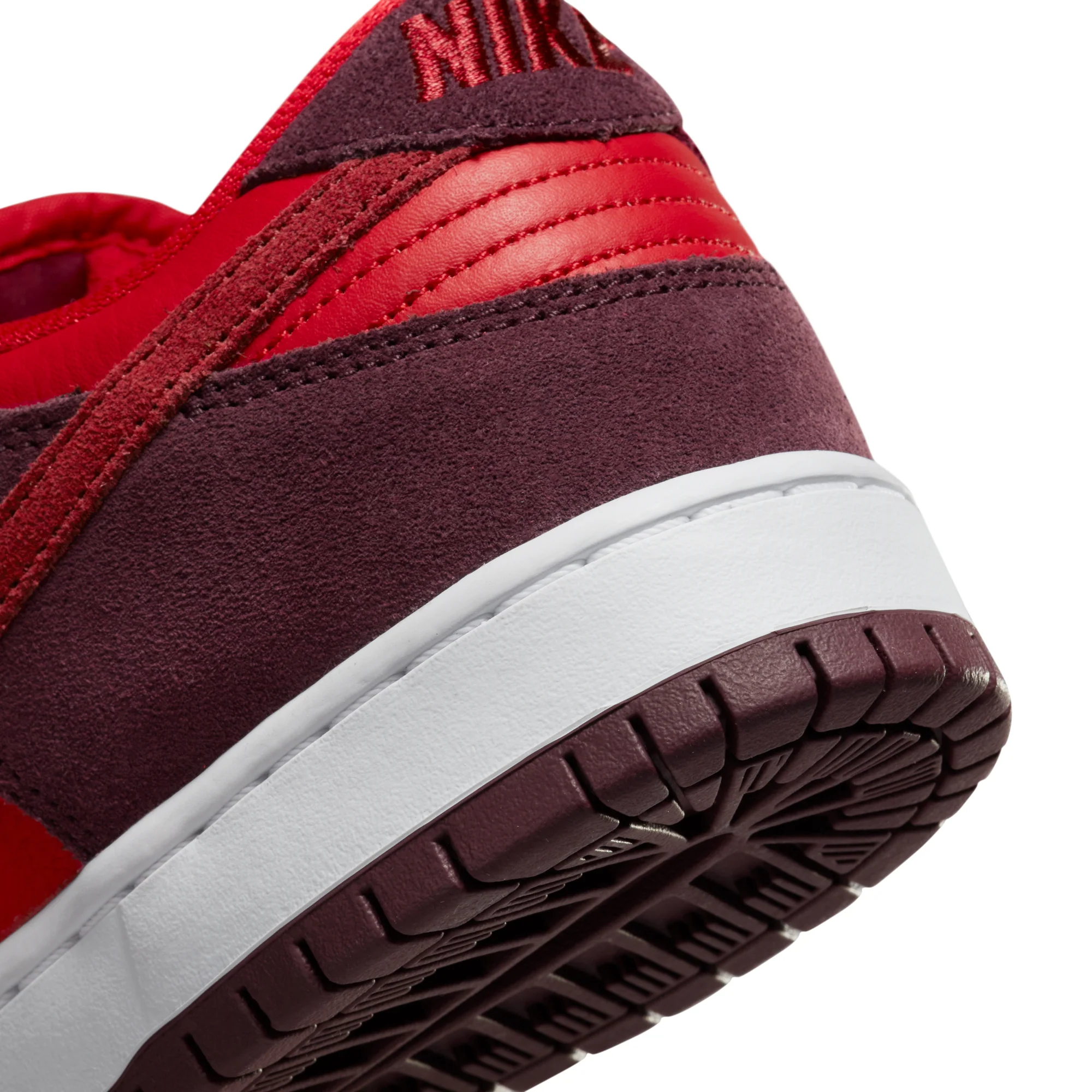 Nike SB Mens Dunk Low Pro Shoes - Image 4