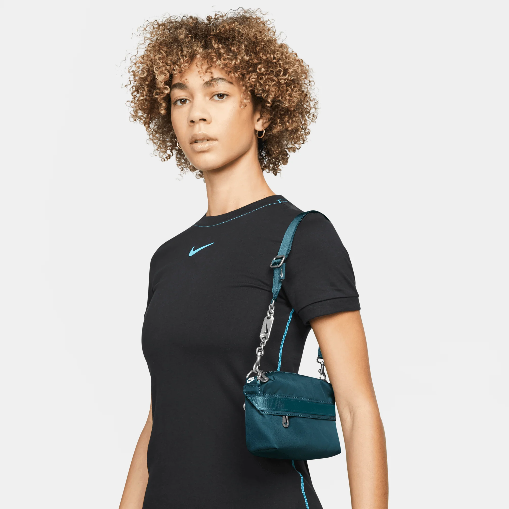 Nike Sportswear Futura Luxe Crossbody Bag - Image 3