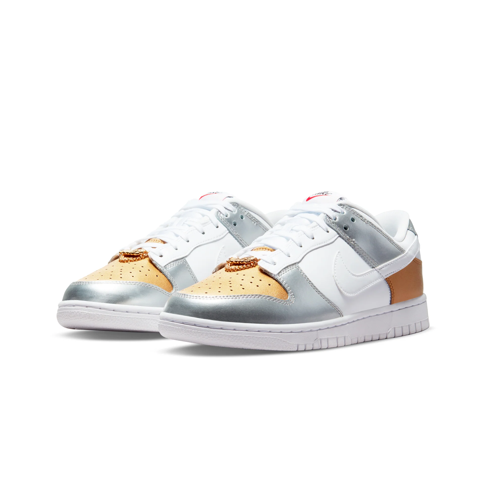 Nike Womens Dunk Low SE Shoes - Image 2