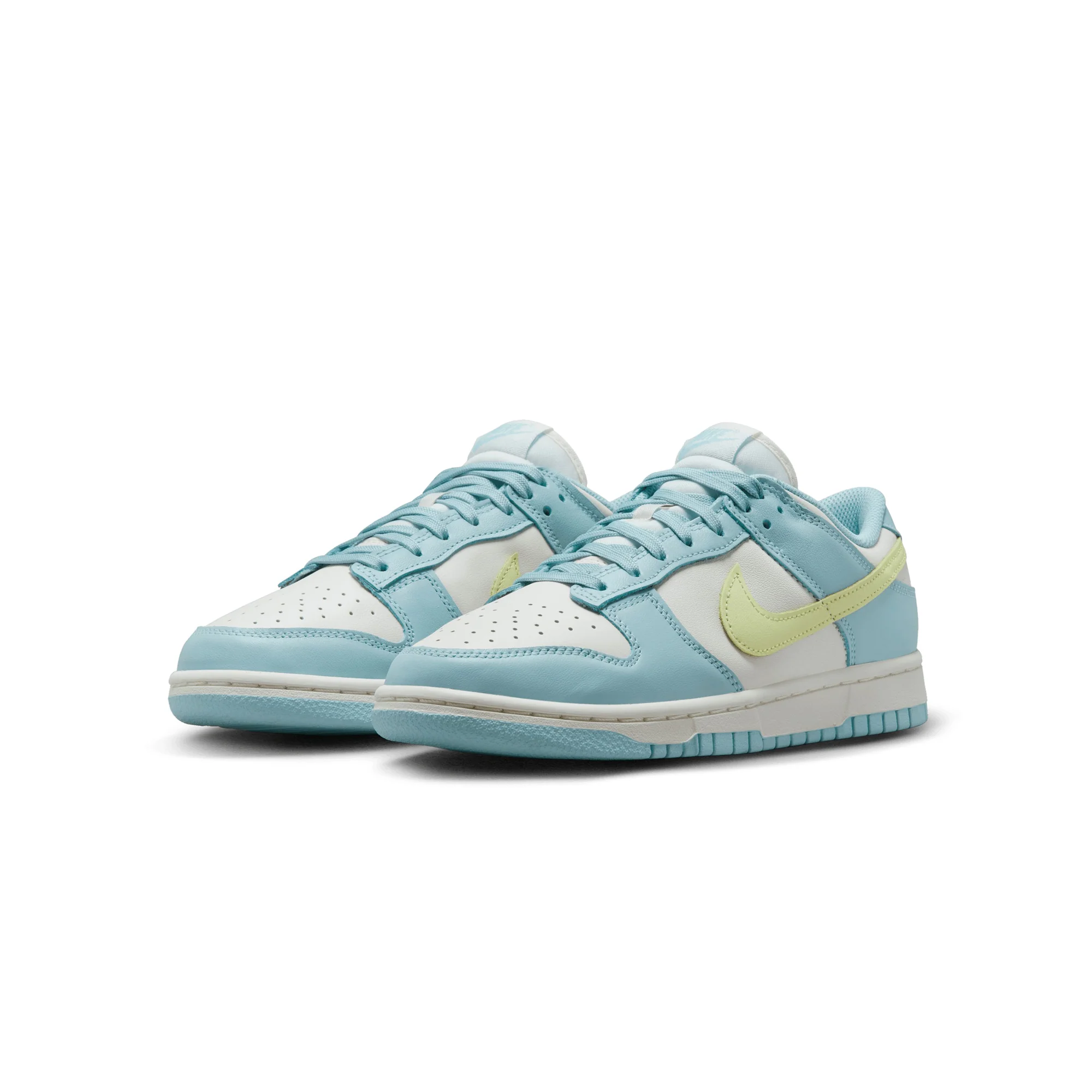 Nike Womens Dunk Low Shoes - Image 2