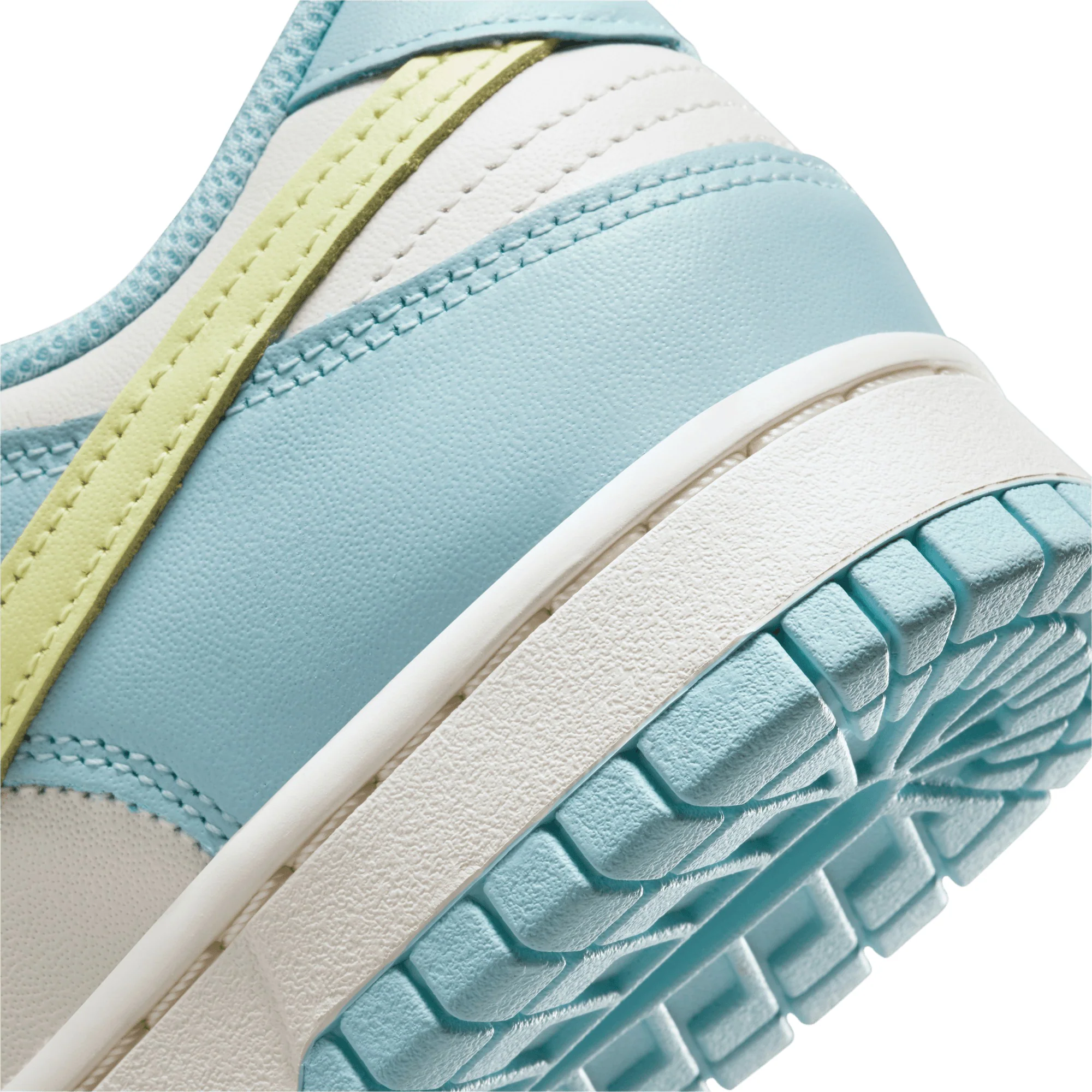 Nike Womens Dunk Low Shoes - Image 4