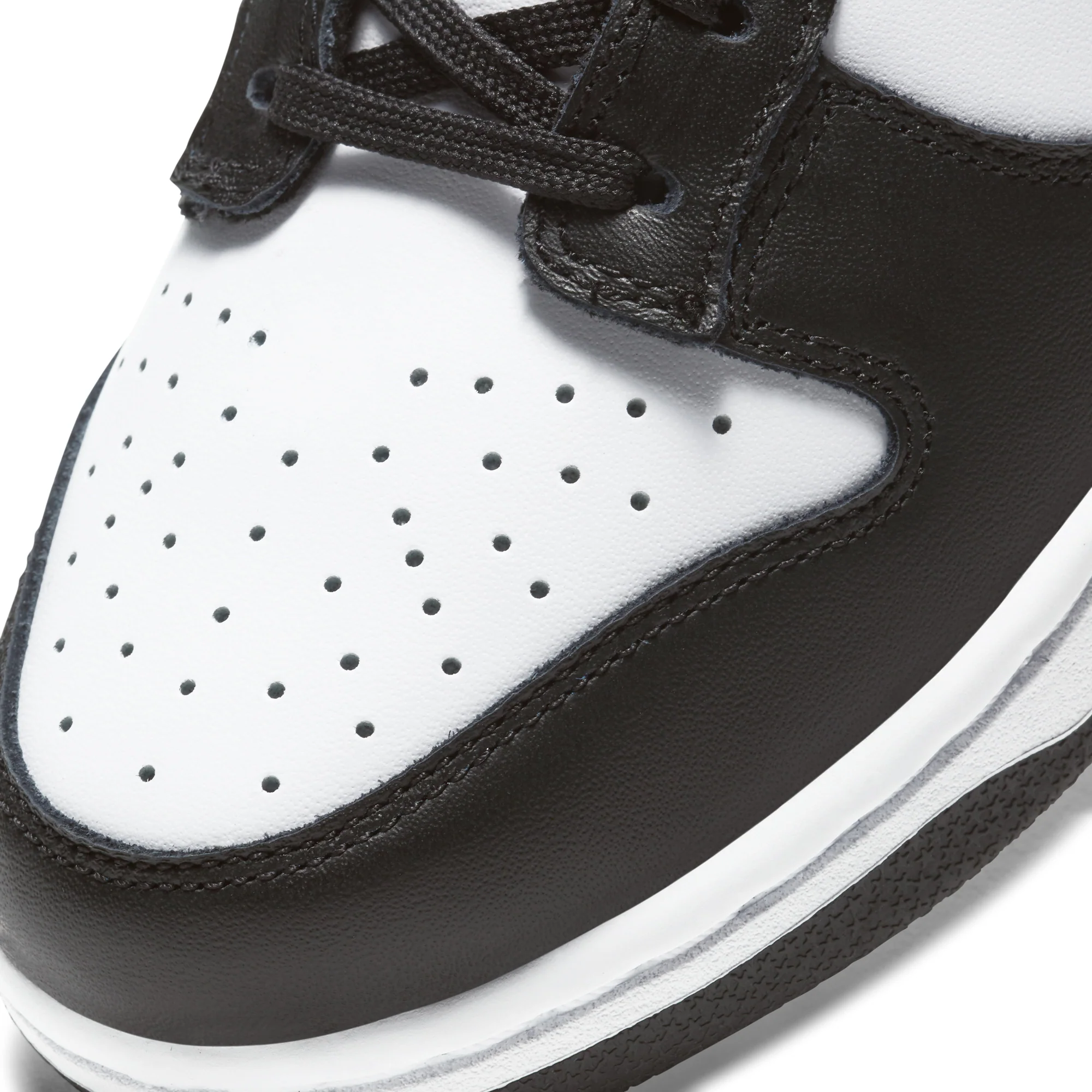 Nike Womens Dunk Low Shoes - Image 4