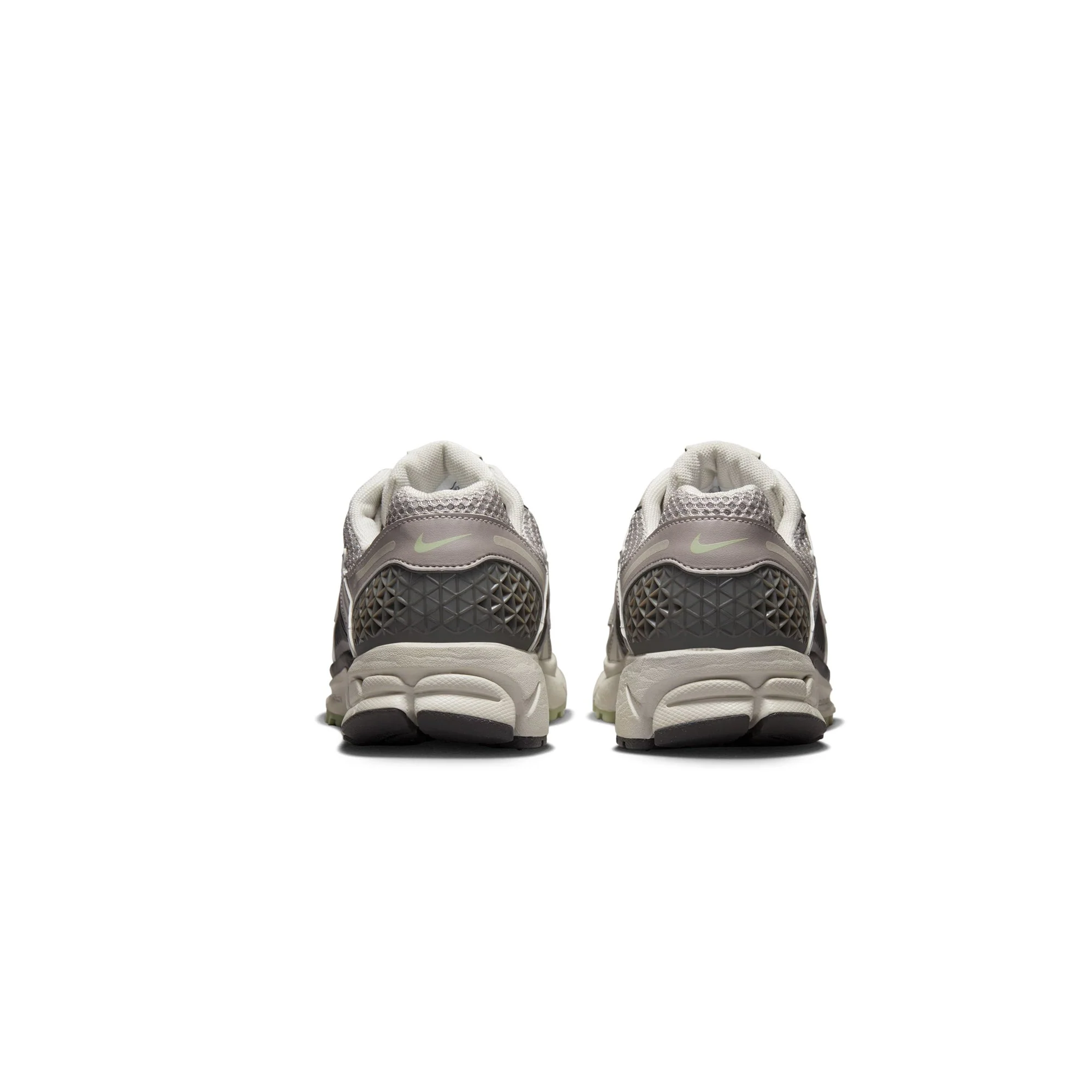 Nike Womens Zoom Vomero 5 Shoes - Image 3