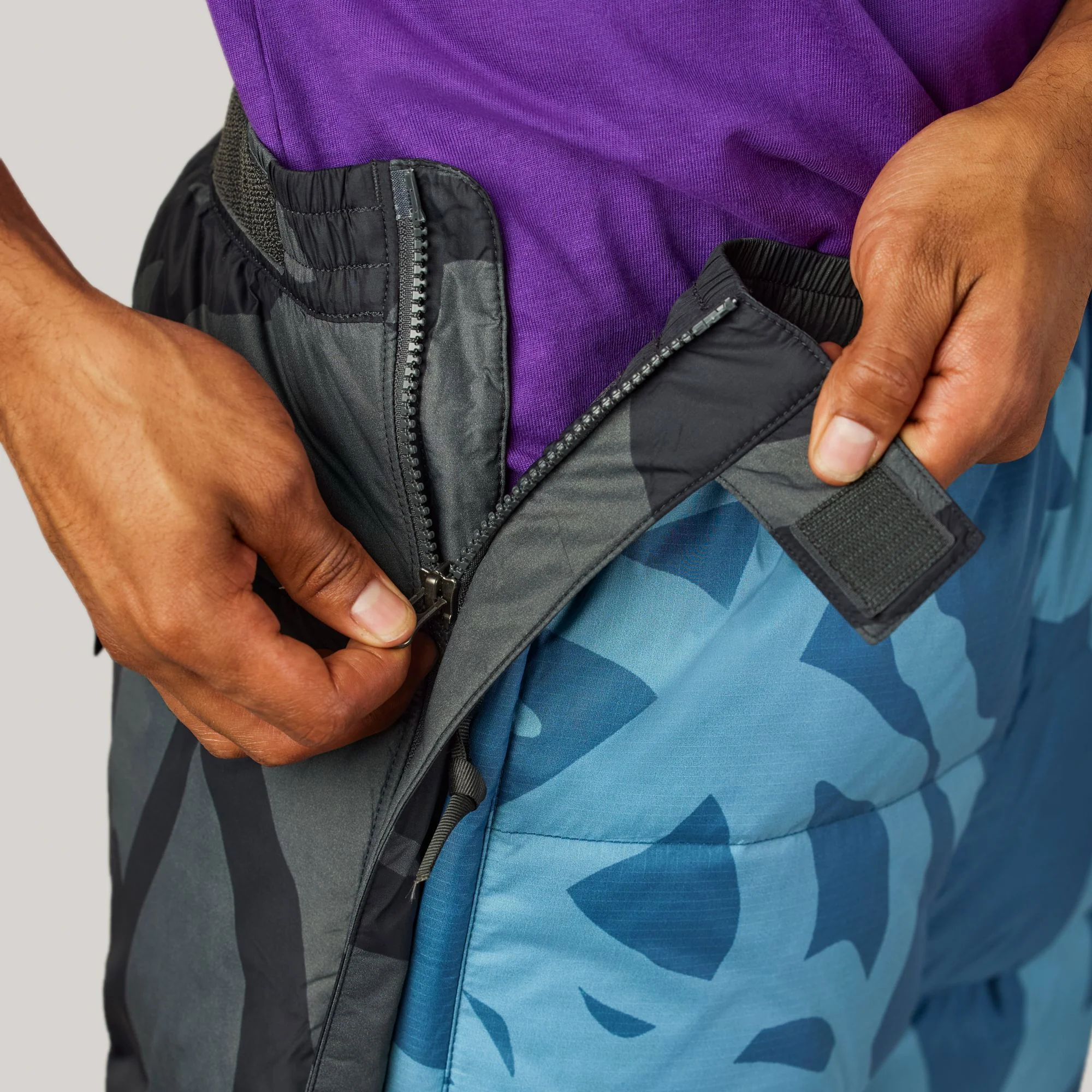 The North Face Mens XX Kaws Retro 1997 Nuptse Pants 'Blue Nuptse Print' - Image 4