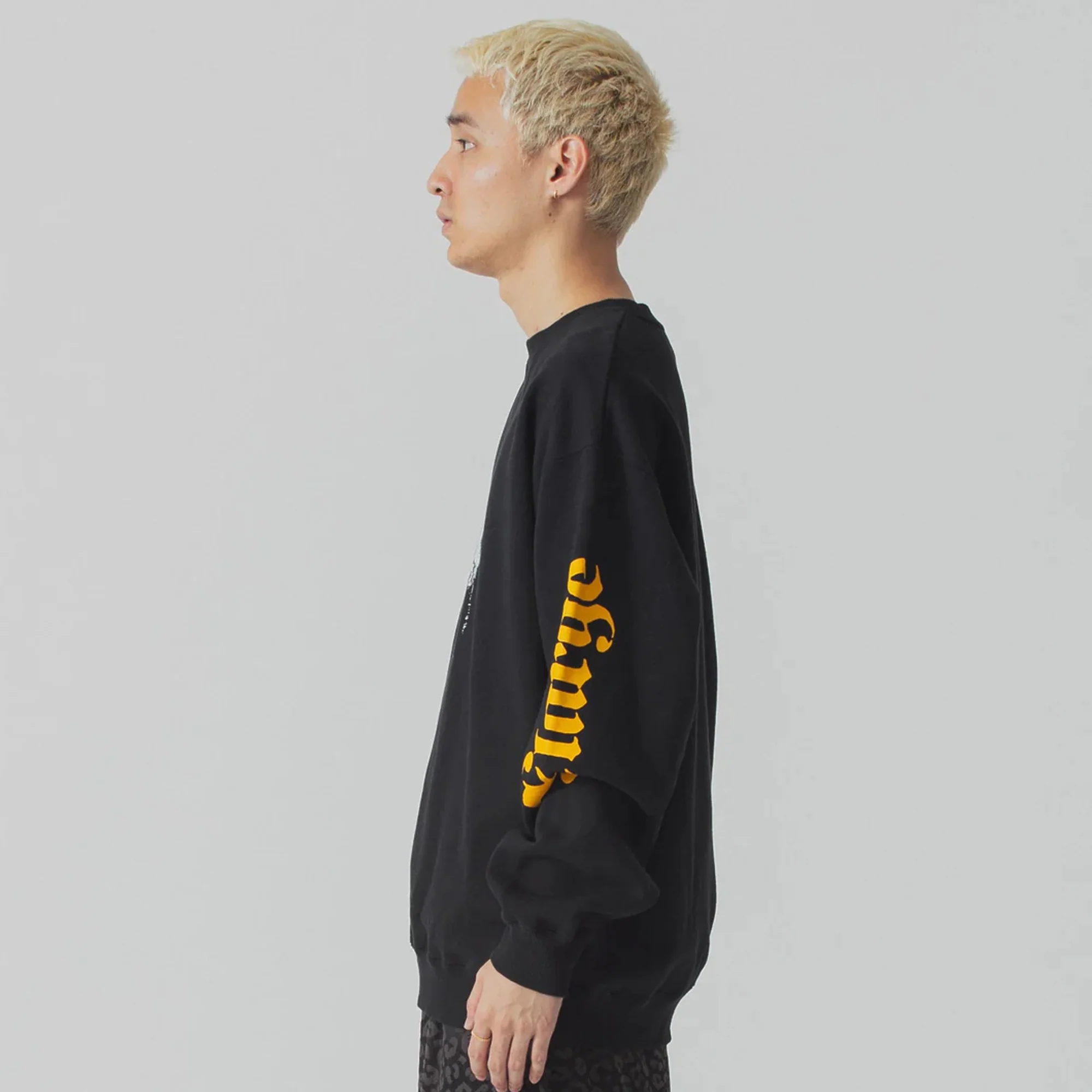 X-Large Mens Skull Lady Crewneck Sweatshirt - Image 3