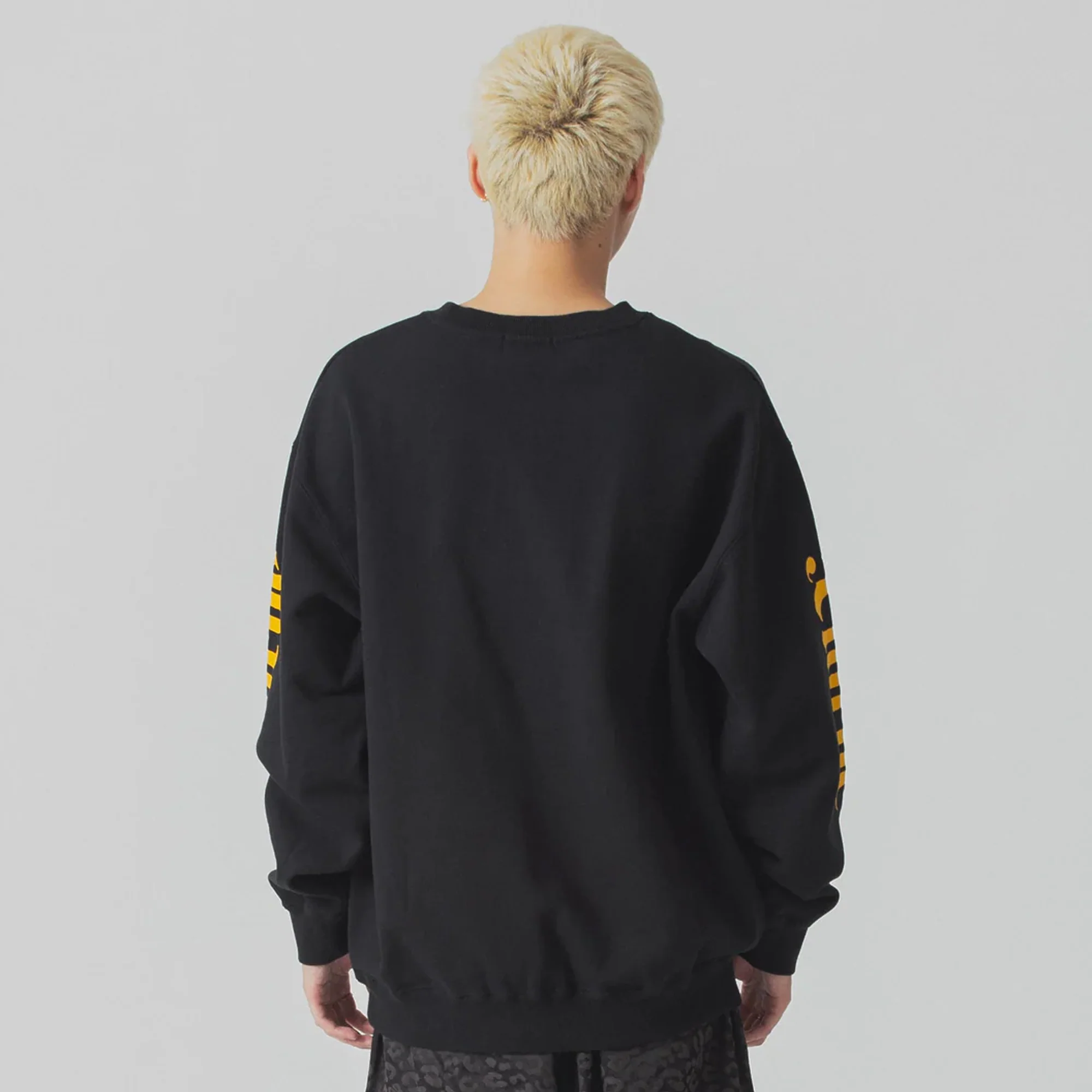 X-Large Mens Skull Lady Crewneck Sweatshirt - Image 4